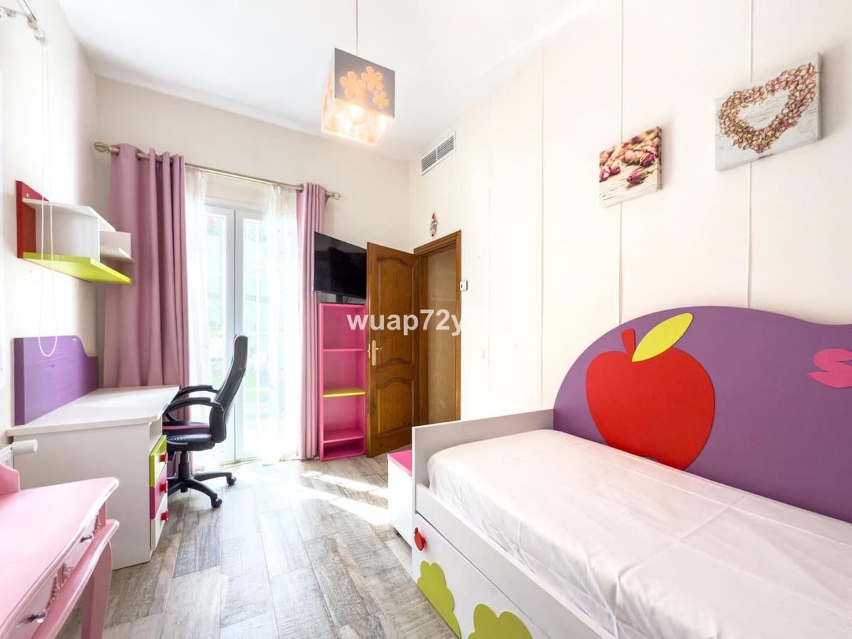 4 camera da letto Villa in vendita in Istan con garage - 999.000 € (Rif: 9544523)