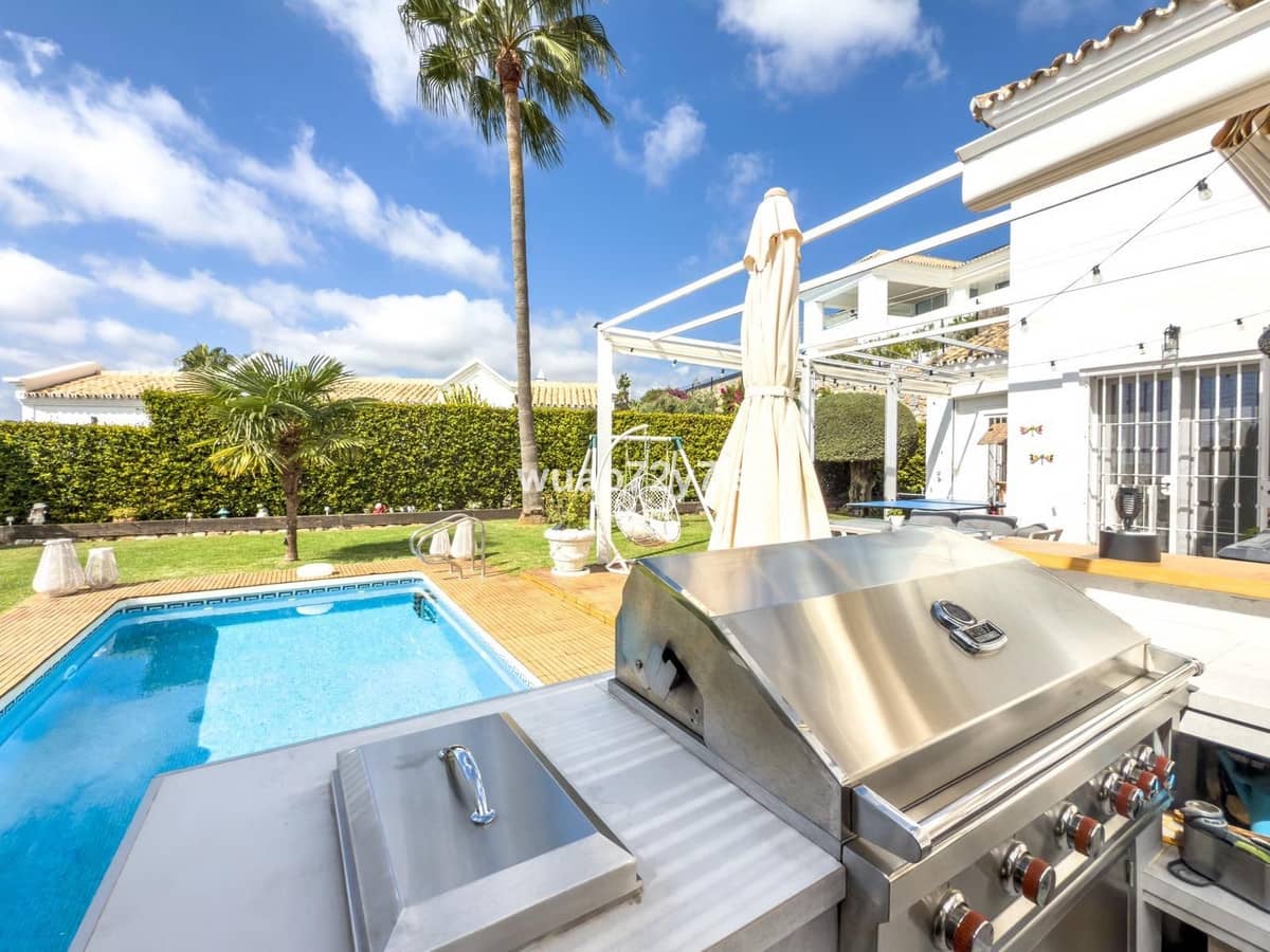 4 camera da letto Villa in vendita in Istan con garage - 999.000 € (Rif: 9544523)