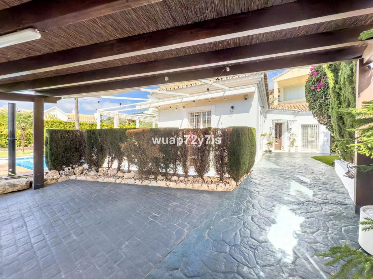 4 camera da letto Villa in vendita in Istan con garage - 999.000 € (Rif: 9544523)