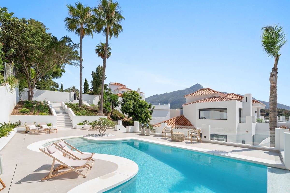 5 bedroom Villa for sale in Nueva Andalucia - € 4,950,000 (Ref: 9544524)