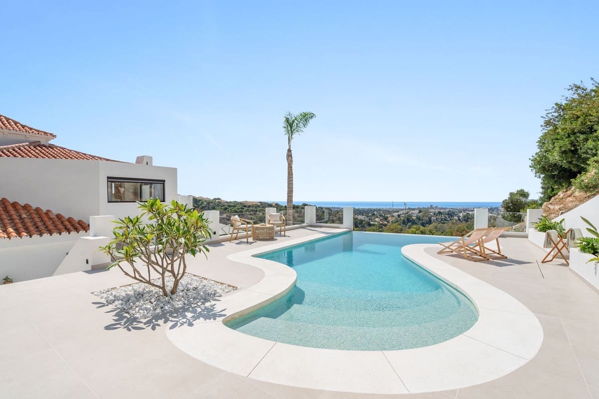 5 bedroom Villa for sale in Nueva Andalucia - € 4,950,000 (Ref: 9544524)