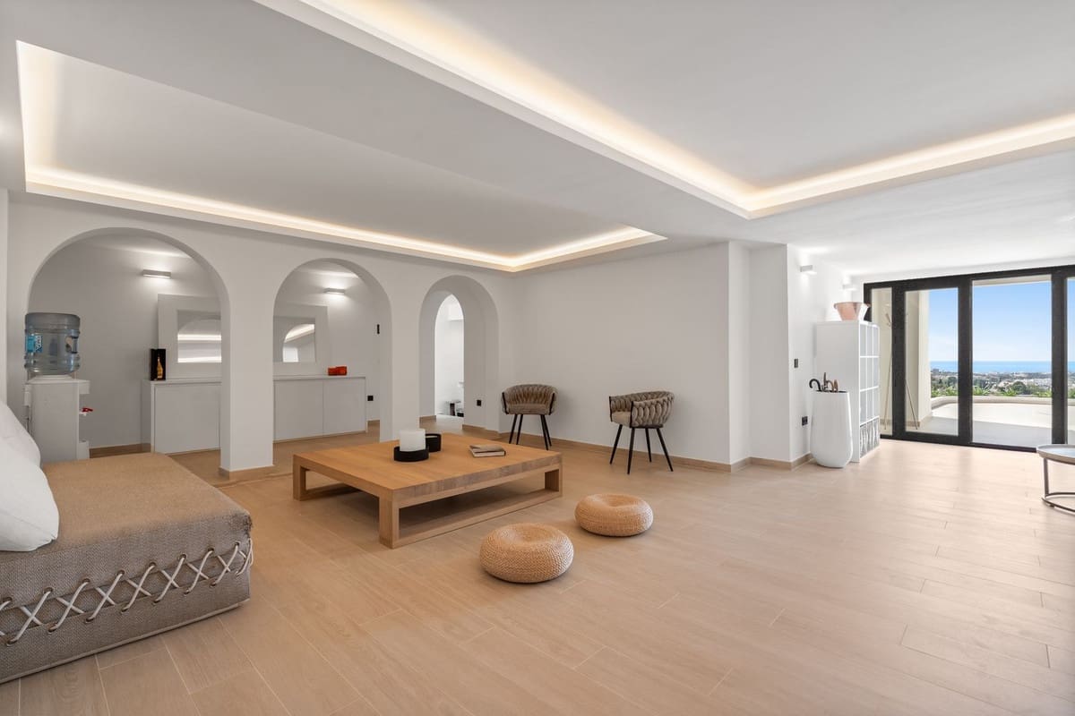 5 bedroom Villa for sale in Nueva Andalucia - € 4,950,000 (Ref: 9544524)