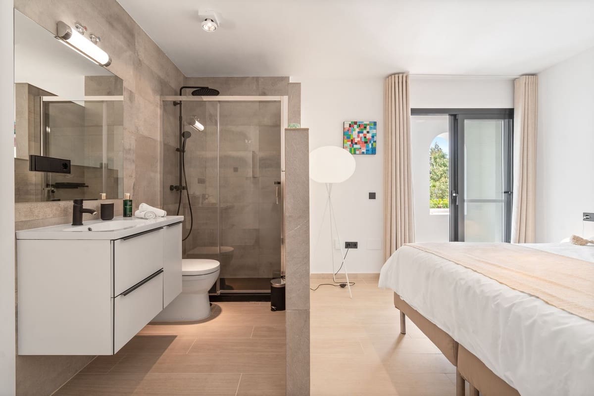 5 bedroom Villa for sale in Nueva Andalucia - € 4,950,000 (Ref: 9544524)