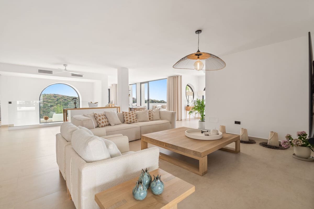 5 bedroom Villa for sale in Nueva Andalucia - € 4,950,000 (Ref: 9544524)