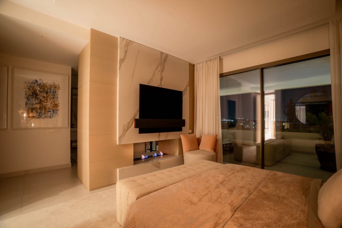 Chalet de 4 habitaciones en Nueva Andalucia en venta - 4.495.000 € (Ref: 9544525)