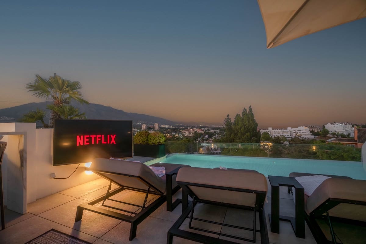 Chalet de 4 habitaciones en Nueva Andalucia en venta - 4.495.000 € (Ref: 9544525)