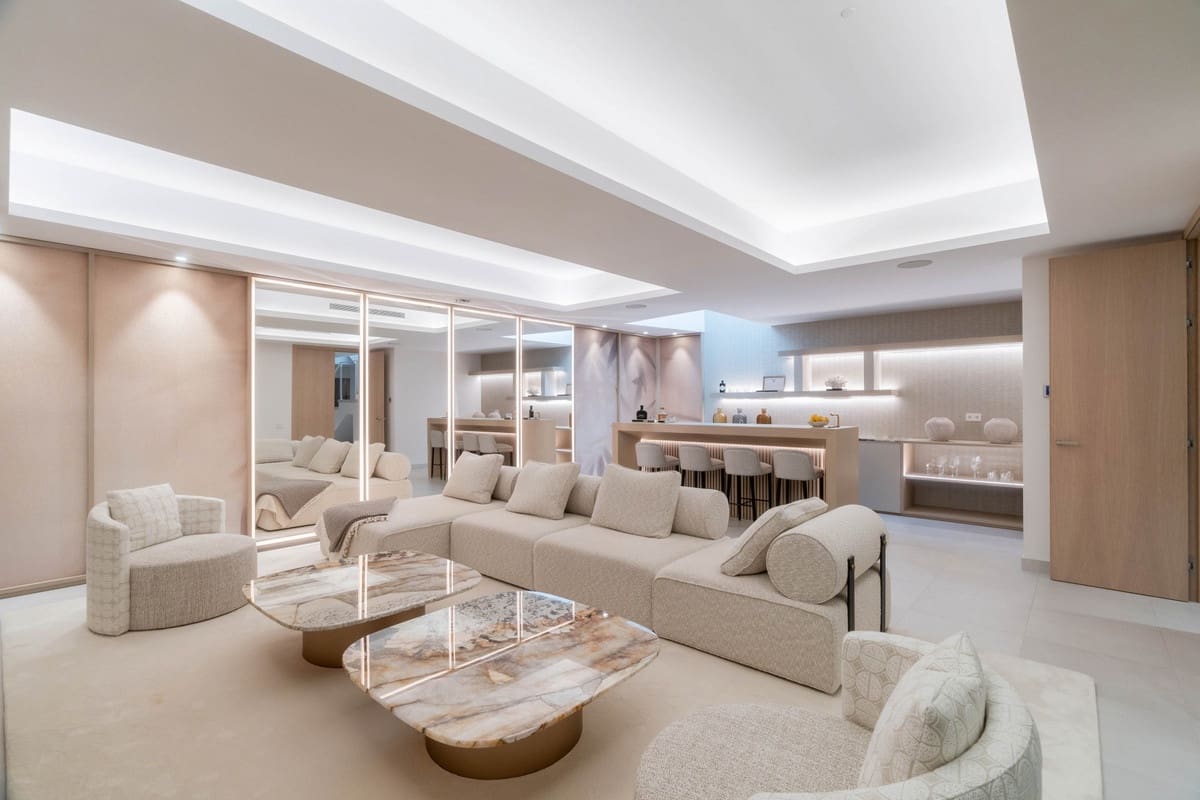 4 bedroom Villa for sale in Nueva Andalucia - € 4,295,000 (Ref: 9544525)
