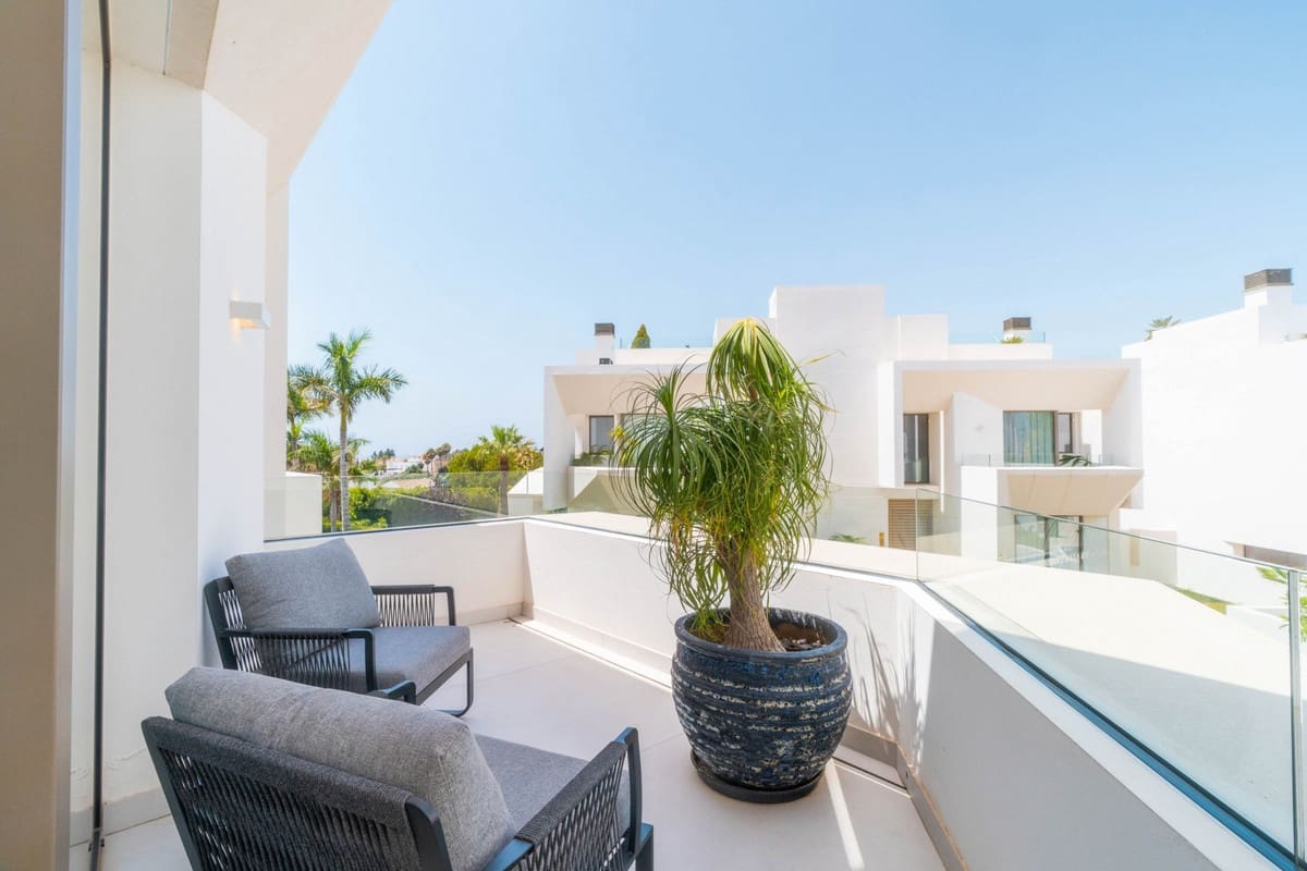 4 bedroom Villa for sale in Nueva Andalucia - € 4,295,000 (Ref: 9544525)