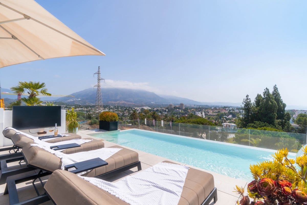 4 bedroom Villa for sale in Nueva Andalucia - € 4,295,000 (Ref: 9544525)