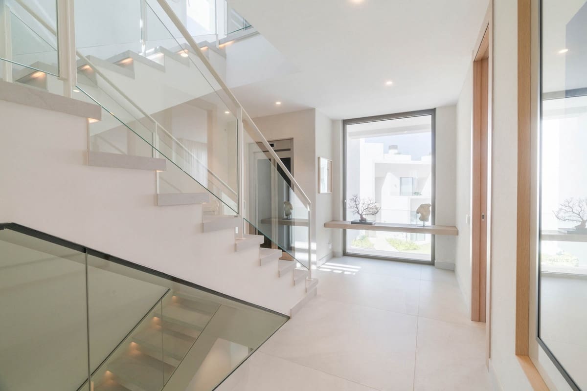 4 bedroom Villa for sale in Nueva Andalucia - € 4,295,000 (Ref: 9544525)