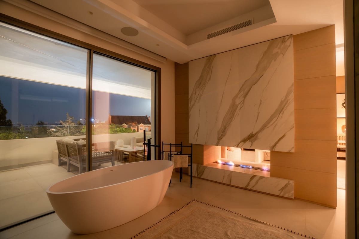 4 bedroom Villa for sale in Nueva Andalucia - € 4,295,000 (Ref: 9544525)