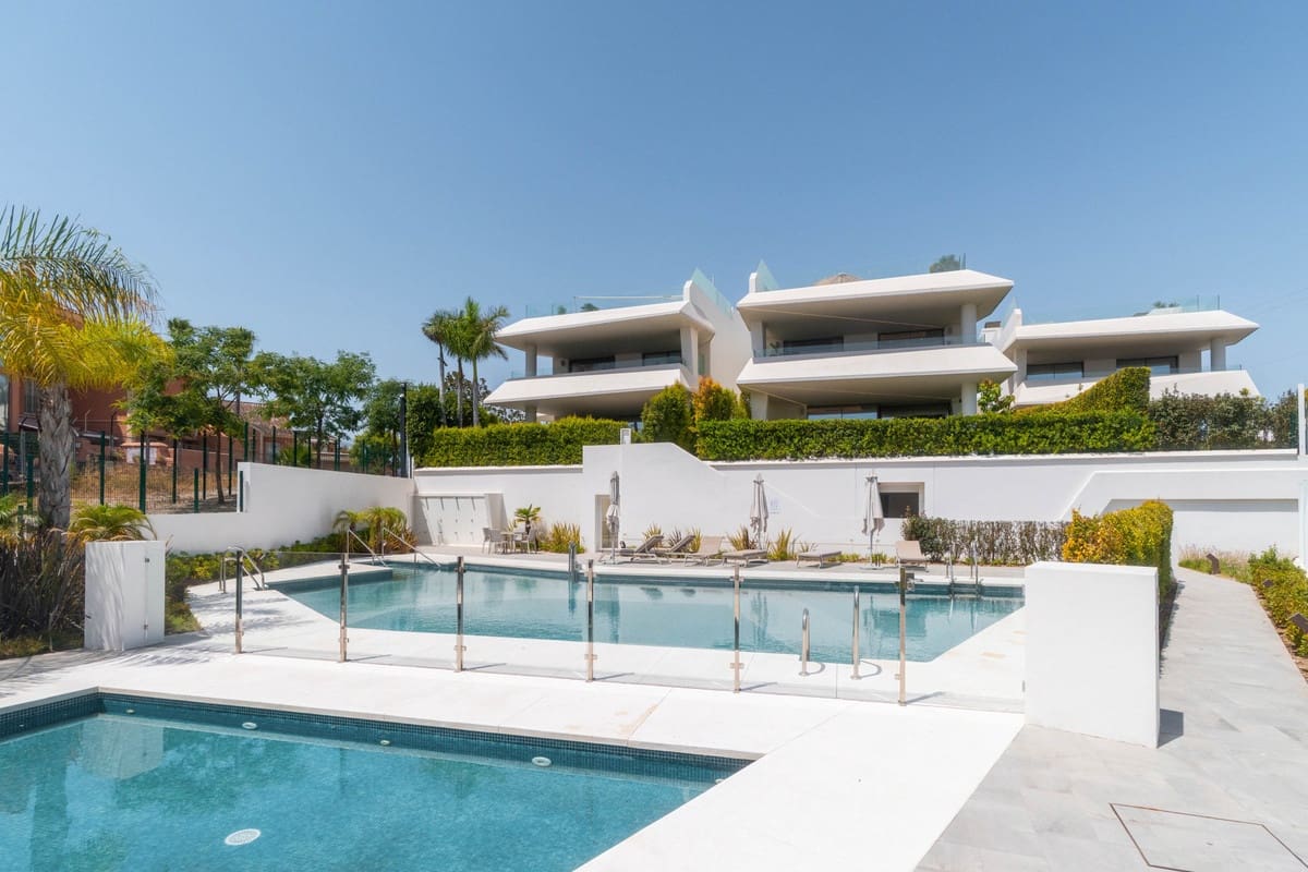 4 bedroom Villa for sale in Nueva Andalucia - € 4,295,000 (Ref: 9544525)