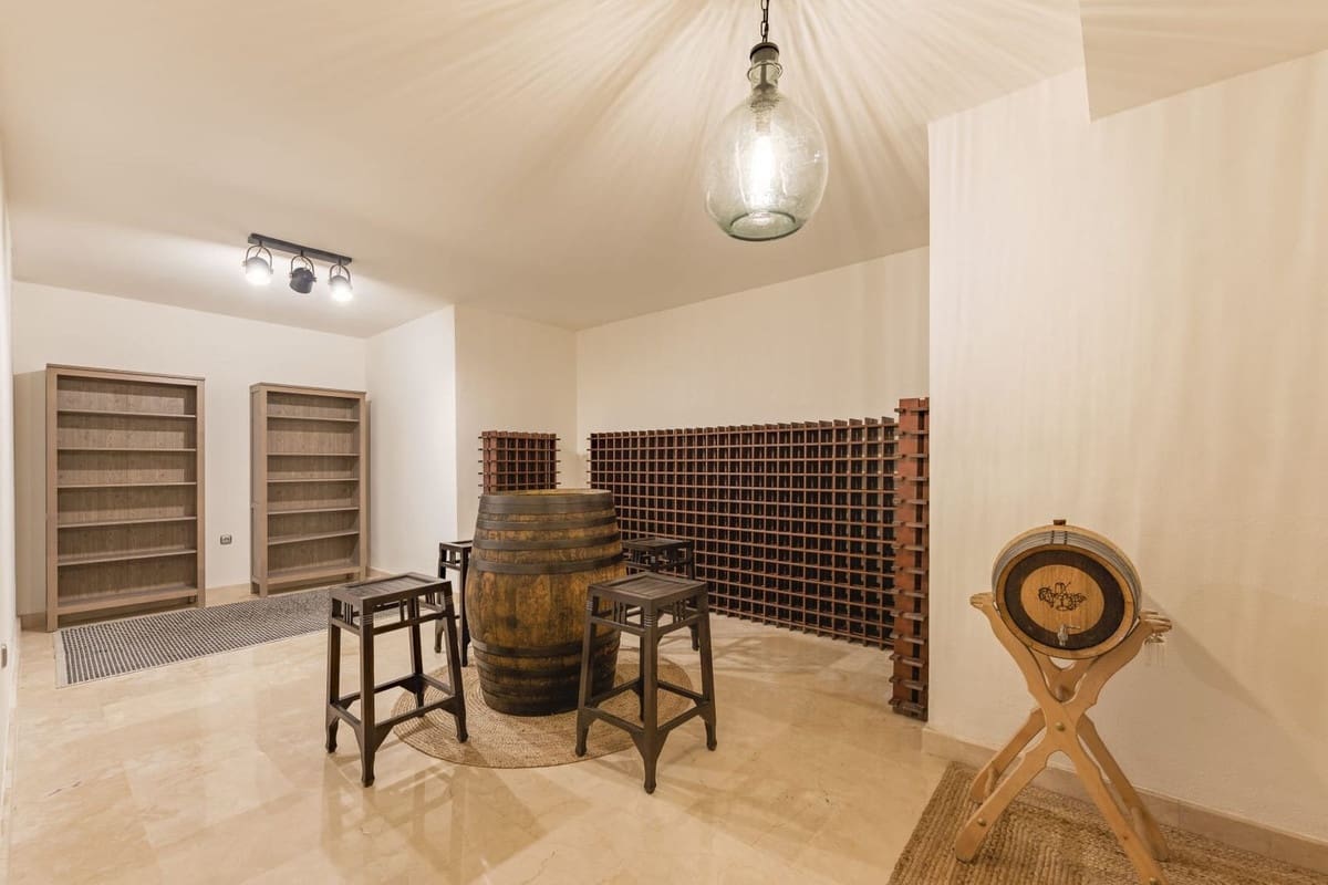 6 sypialnia Willa na sprzedaż w Nueva Andalucia - 4 100 000 € (Ref: 9544526)