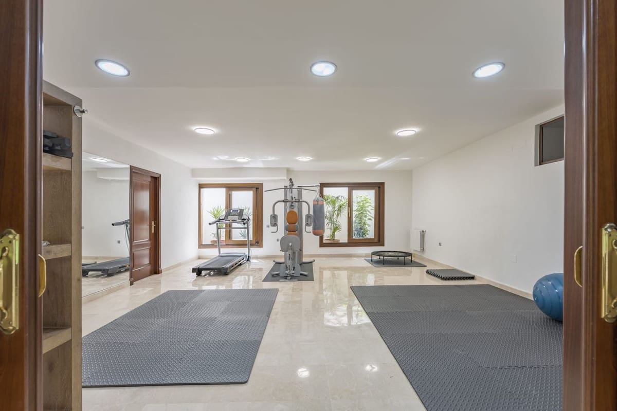 6 sypialnia Willa na sprzedaż w Nueva Andalucia - 4 100 000 € (Ref: 9544526)