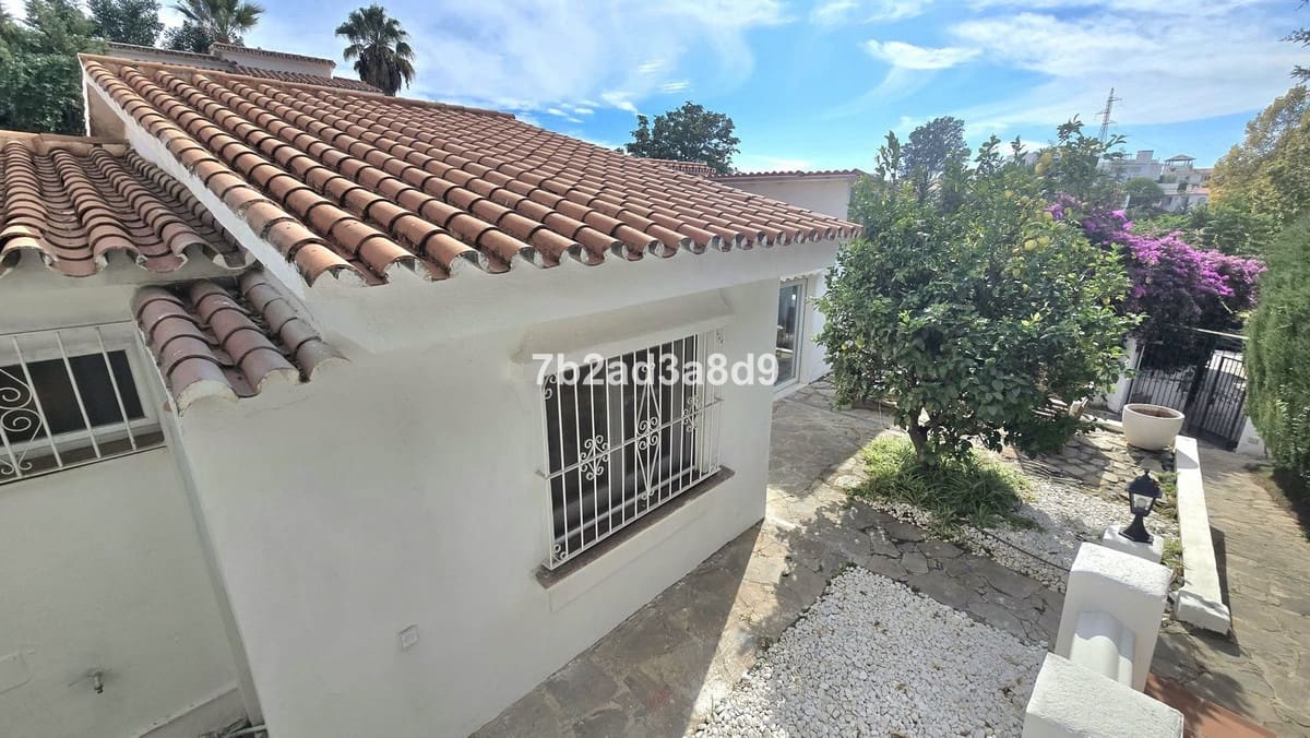 3 slaapkamer Villa te koop in Nueva Andalucia - € 999.000 (Ref: 9544527)