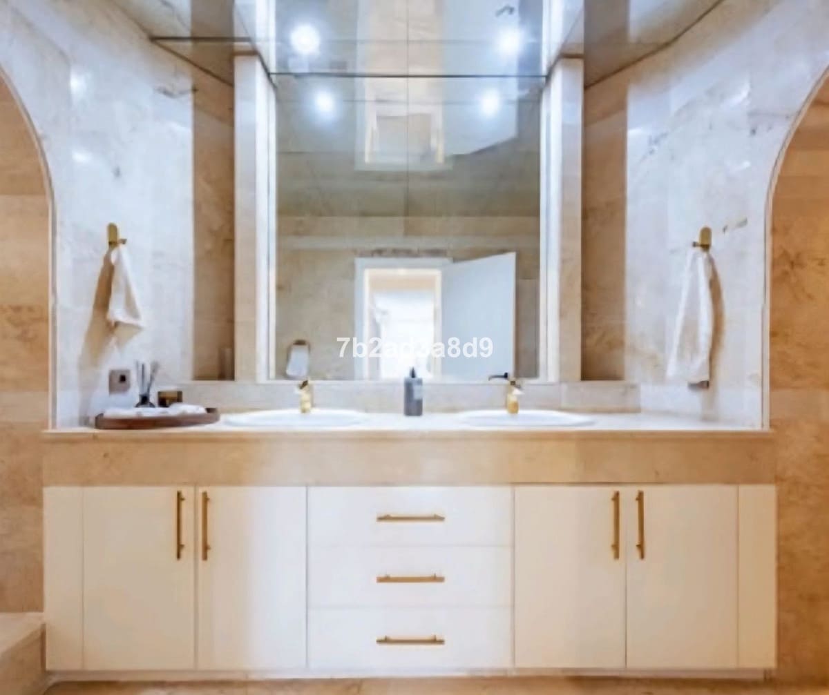 3 slaapkamer Villa te koop in Nueva Andalucia - € 999.000 (Ref: 9544527)