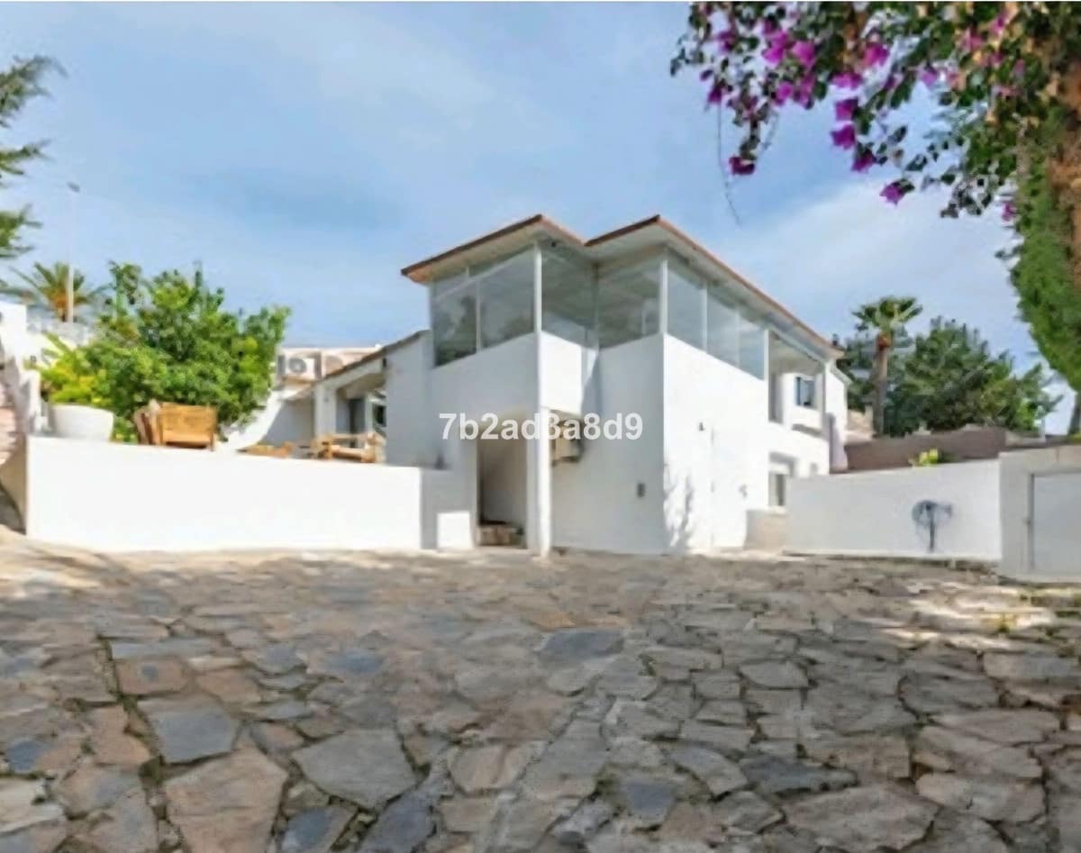 3 slaapkamer Villa te koop in Nueva Andalucia - € 999.000 (Ref: 9544527)