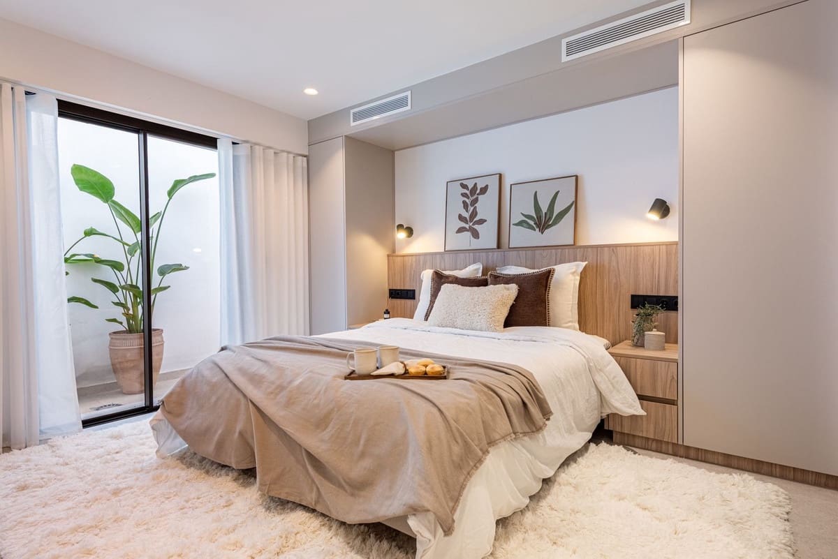 4 bedroom Villa for sale in Nueva Andalucia with garage - € 3,495,000 (Ref: 9544531)