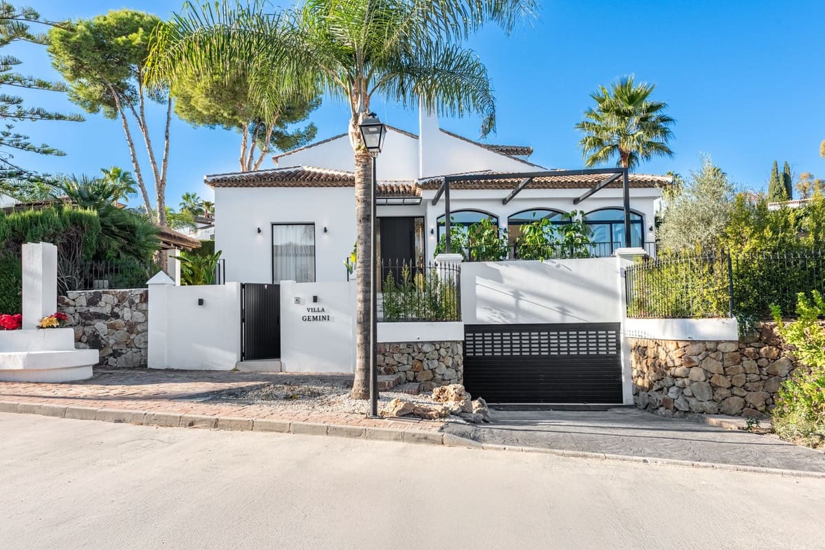 4 bedroom Villa for sale in Nueva Andalucia with garage - € 3,495,000 (Ref: 9544531)