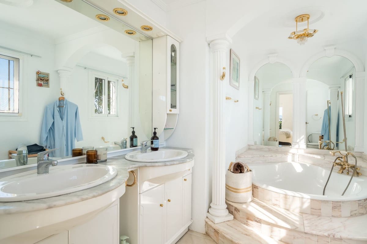 4 bedroom Villa for sale in La Capellania - € 1,395,000 (Ref: 9598114)