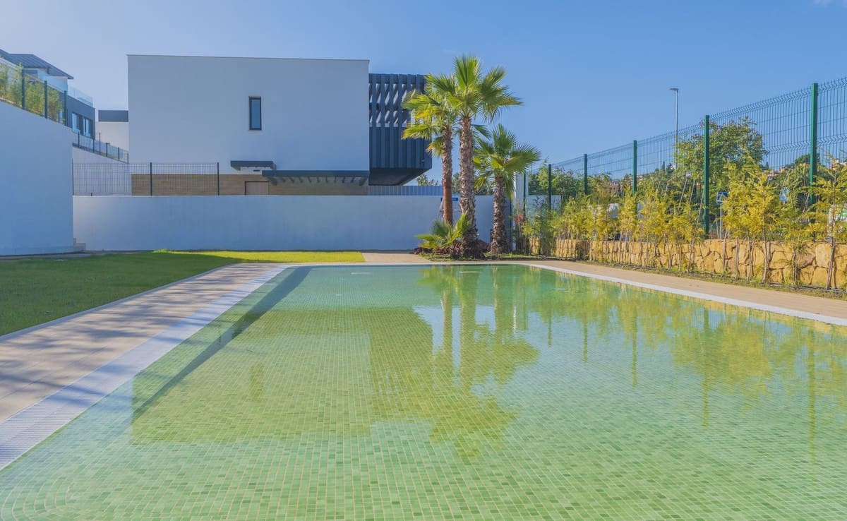 4 bedroom Townhouse for sale in Estepona - € 1,050,000 (Ref: 9598115)