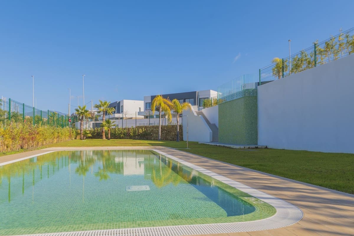 4 bedroom Townhouse for sale in Estepona - € 1,050,000 (Ref: 9598115)