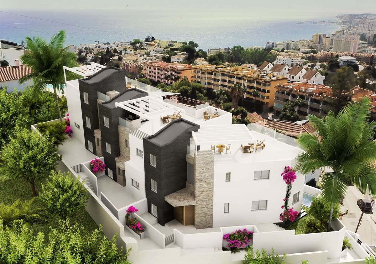 3 bedroom Townhouse for sale in Fuengirola with garage - € 820,000 (Ref: 9602357)