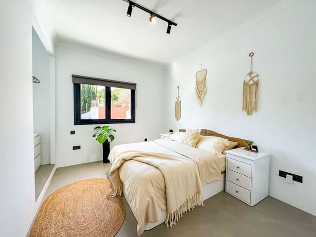 5 Zimmer Villa zu verkaufen in Estepona - 995.000 € (Ref: 9641047)