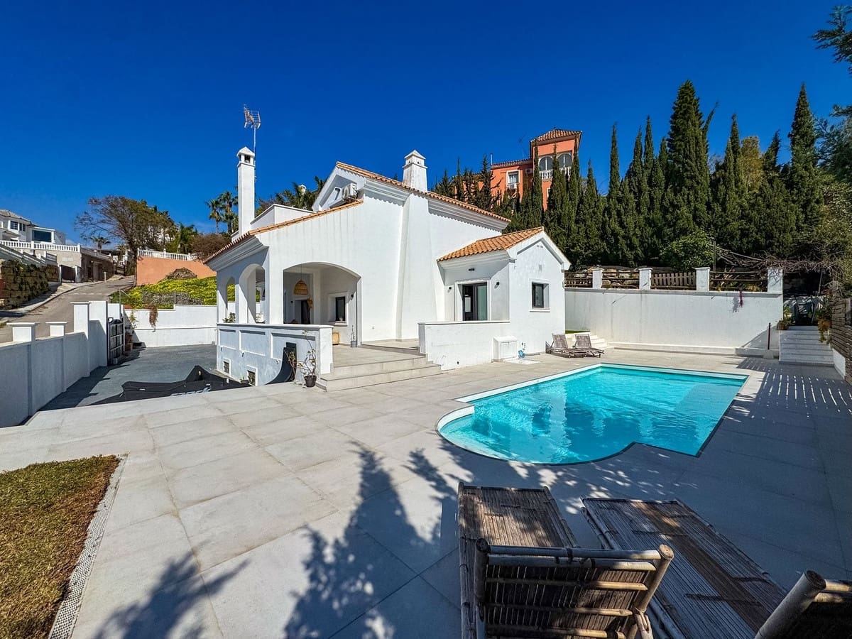 5 Zimmer Villa zu verkaufen in Estepona - 995.000 € (Ref: 9641047)