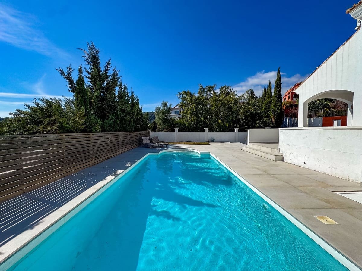 5 Zimmer Villa zu verkaufen in Estepona - 995.000 € (Ref: 9641047)