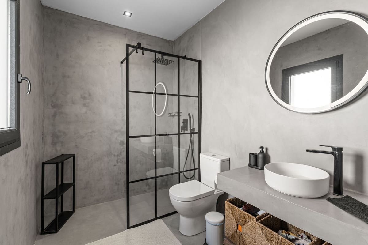 5 bedroom Villa for sale in Estepona - € 995,000 (Ref: 9641047)