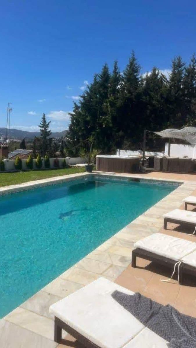 6 makuuhuone Huvila myytävänä paikassa Mijas mukana 
autotalli - 1 450 000 € (Ref: 9677894)