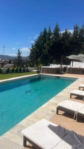 6 makuuhuone Huvila myytävänä paikassa Mijas mukana 
autotalli - 1 450 000 € (Ref: 9677894)