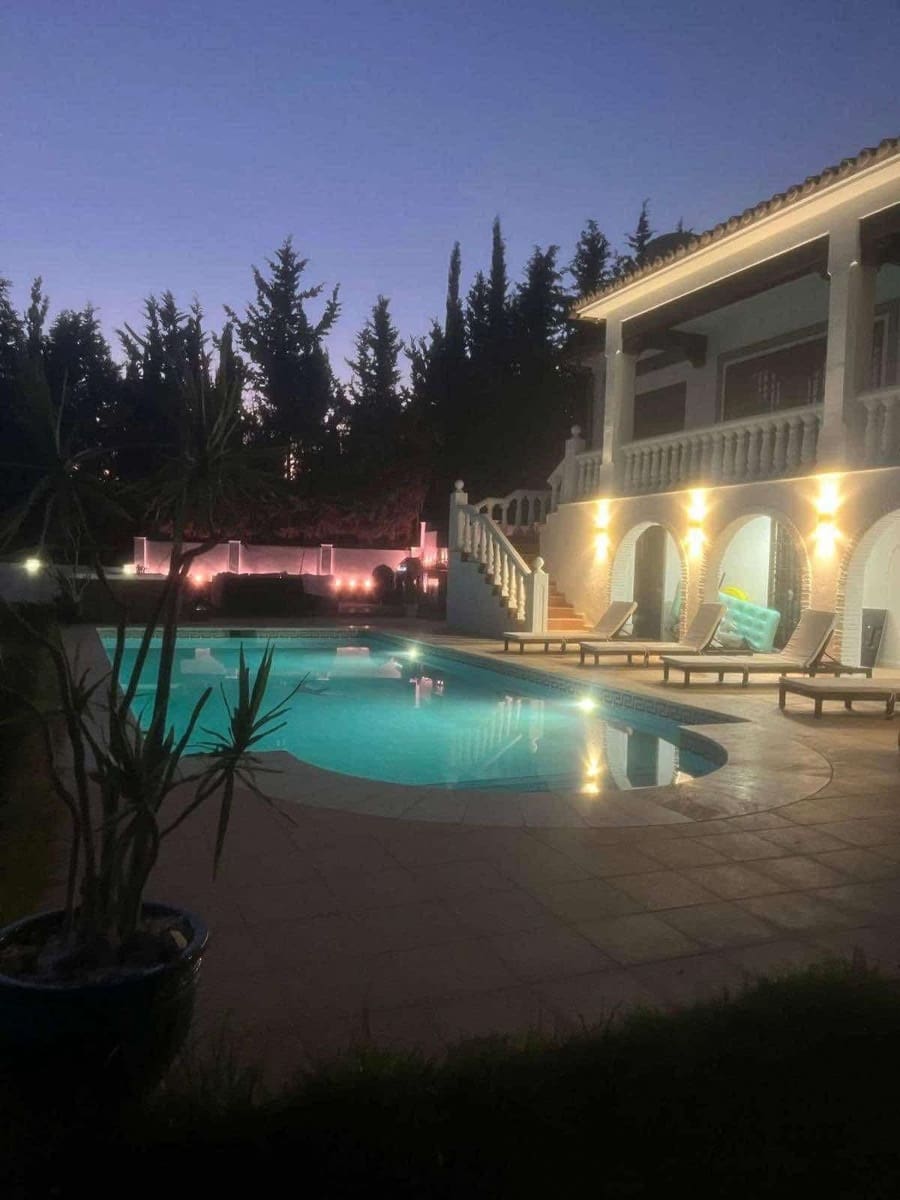 6 makuuhuone Huvila myytävänä paikassa Mijas mukana 
autotalli - 1 450 000 € (Ref: 9677894)