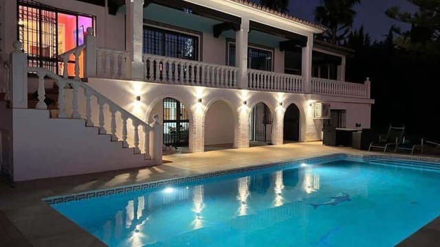 6 makuuhuone Huvila myytävänä paikassa Mijas mukana 
autotalli - 1 450 000 € (Ref: 9677894)