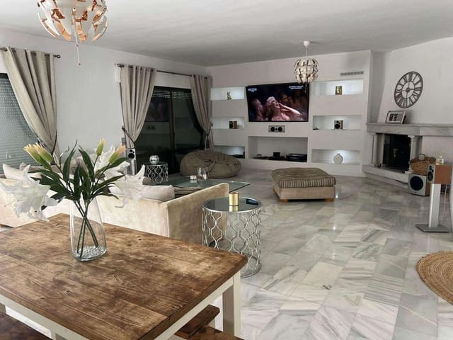 6 makuuhuone Huvila myytävänä paikassa Mijas mukana 
autotalli - 1 450 000 € (Ref: 9677894)