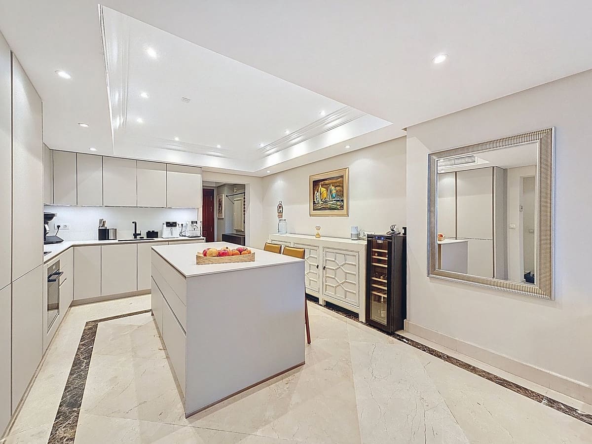 3 slaapkamer Appartement te koop in Estepona - € 1.095.000 (Ref: 9770202)