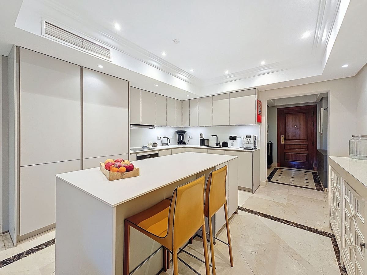 3 slaapkamer Appartement te koop in Estepona - € 1.095.000 (Ref: 9770202)