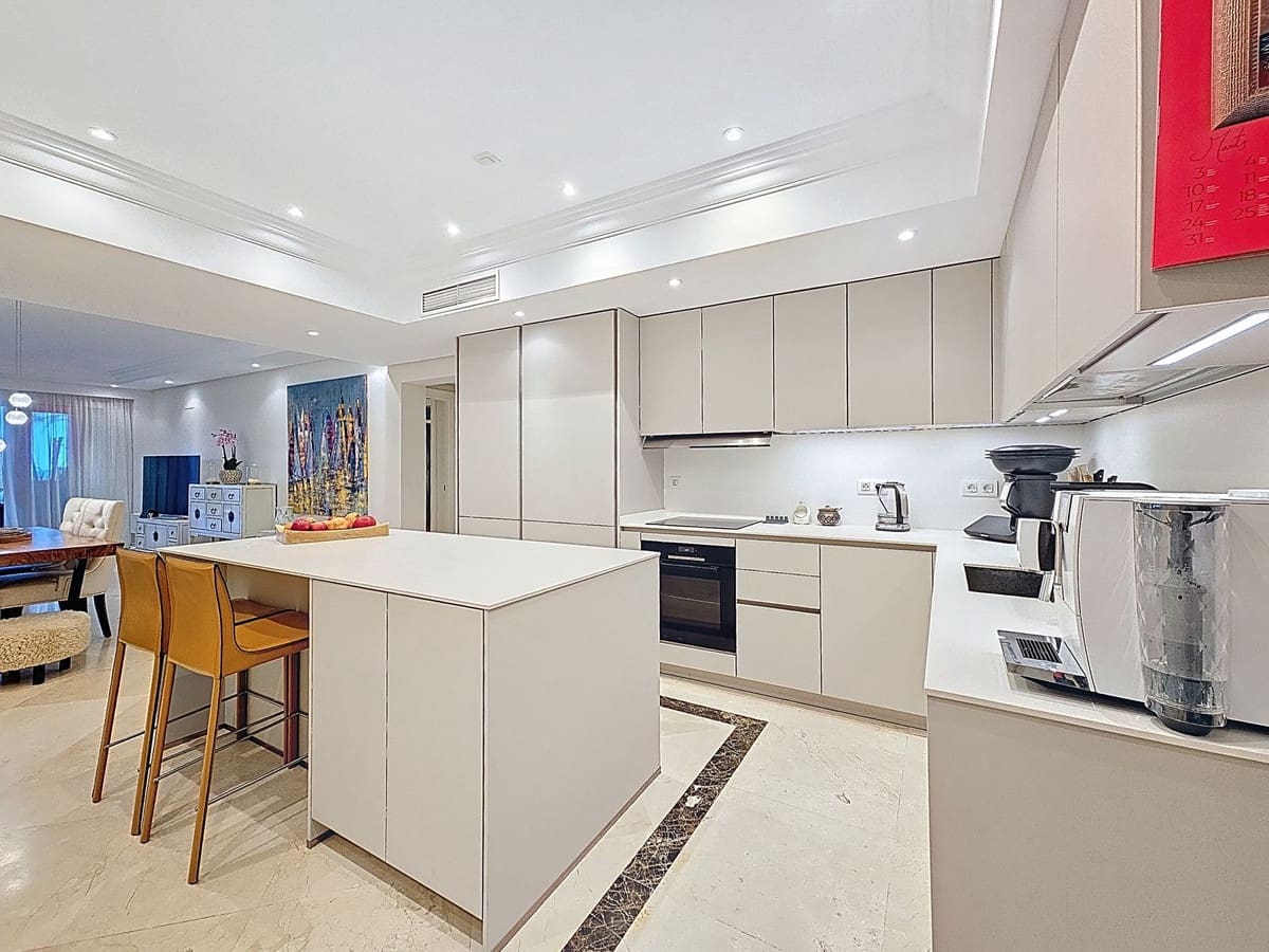 3 slaapkamer Appartement te koop in Estepona - € 1.095.000 (Ref: 9770202)