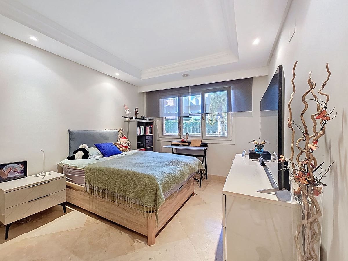 3 slaapkamer Appartement te koop in Estepona - € 1.095.000 (Ref: 9770202)