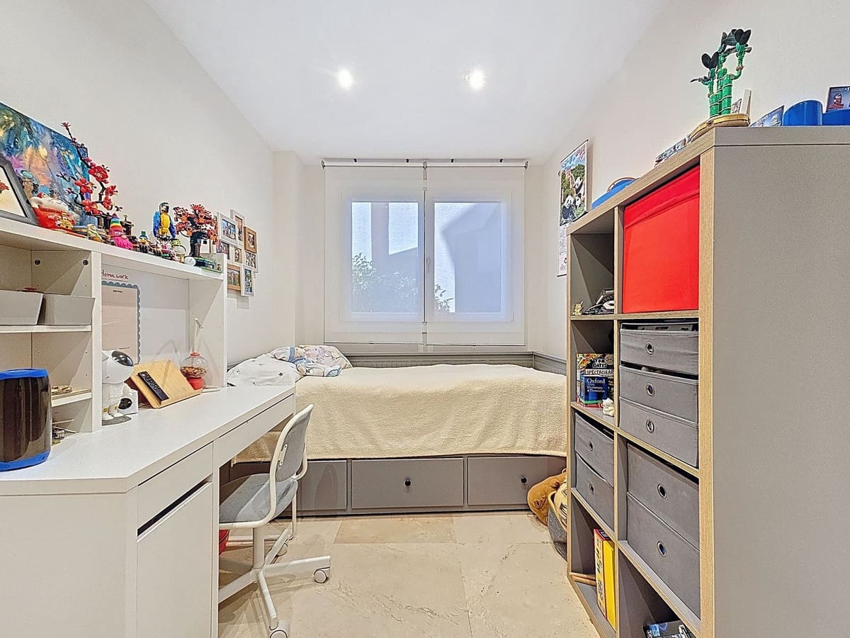 3 slaapkamer Appartement te koop in Estepona - € 1.095.000 (Ref: 9770202)