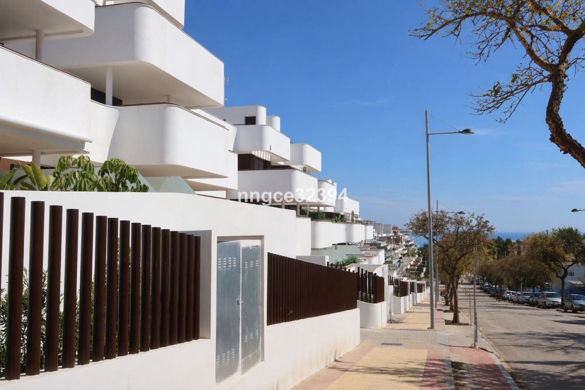 3 bedroom Apartment for sale in Estepona with garage - € 929,900 (Ref: 9793777)