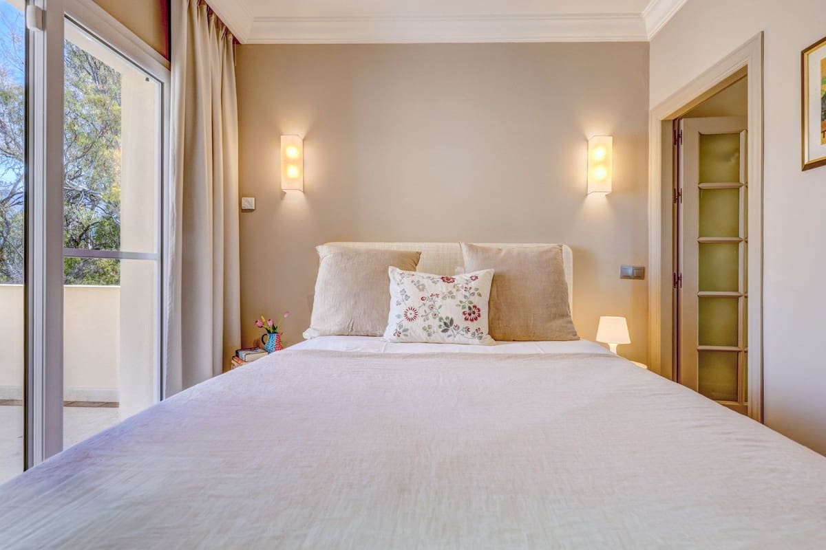 3 chambre Appartement à vendre à Nueva Andalucia avec garage - 1 900 000 € (Ref: 9793778)