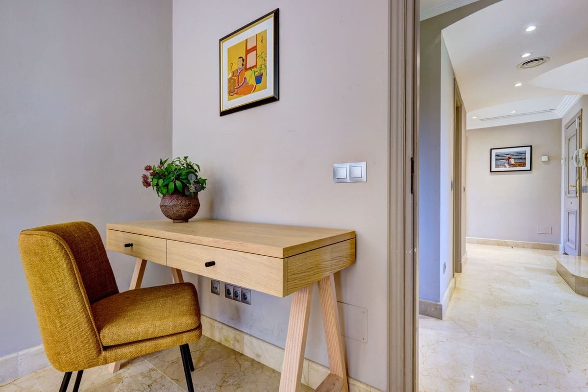 3 chambre Appartement à vendre à Nueva Andalucia avec garage - 1 900 000 € (Ref: 9793778)