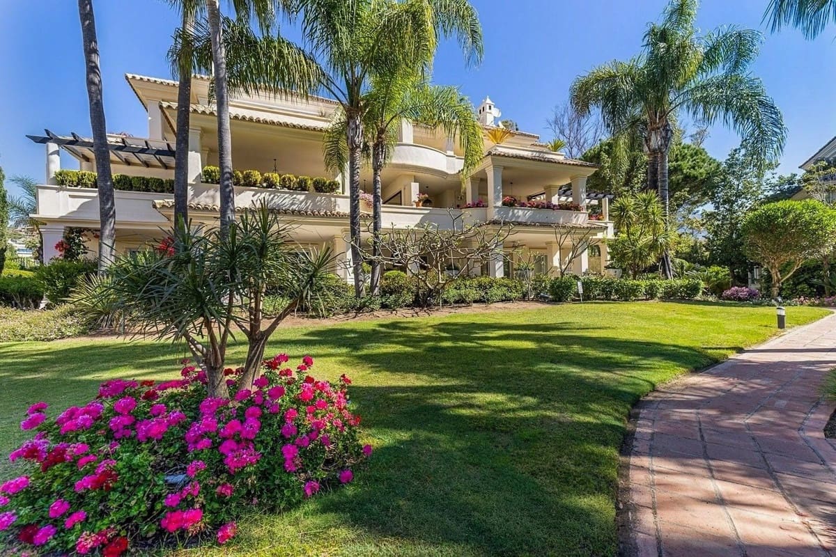 3 chambre Appartement à vendre à Nueva Andalucia avec garage - 1 900 000 € (Ref: 9793778)