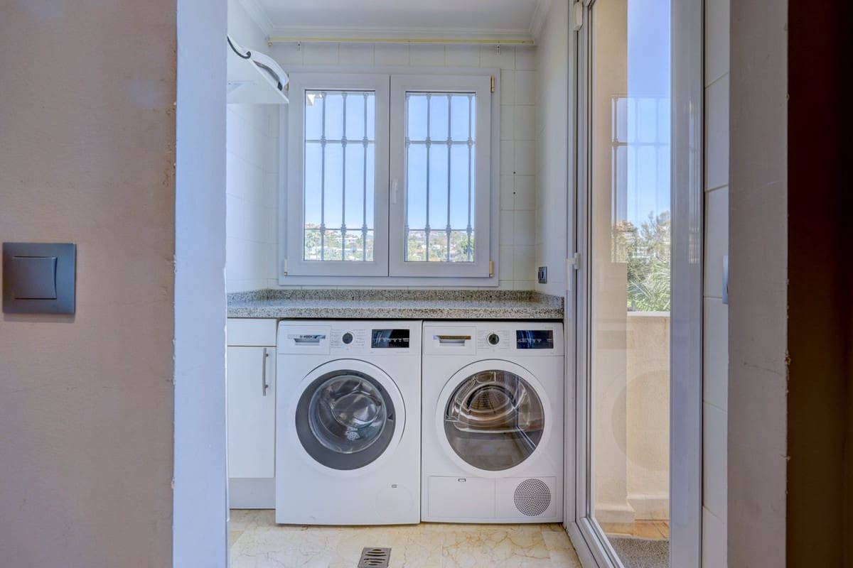 3 chambre Appartement à vendre à Nueva Andalucia avec garage - 1 900 000 € (Ref: 9793778)