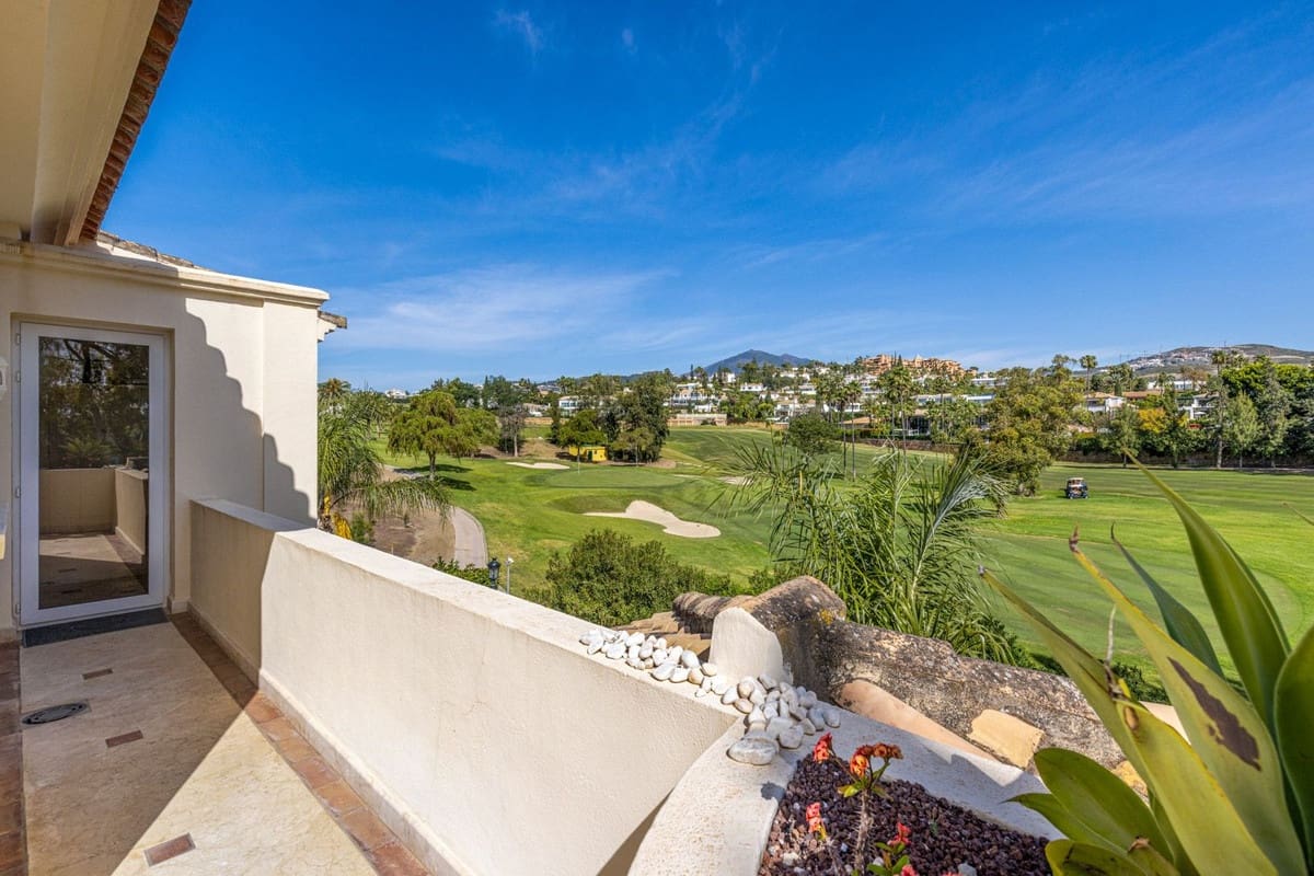 3 chambre Appartement à vendre à Nueva Andalucia avec garage - 1 900 000 € (Ref: 9793778)