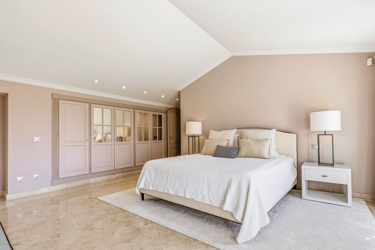 3 chambre Appartement à vendre à Nueva Andalucia avec garage - 1 900 000 € (Ref: 9793778)