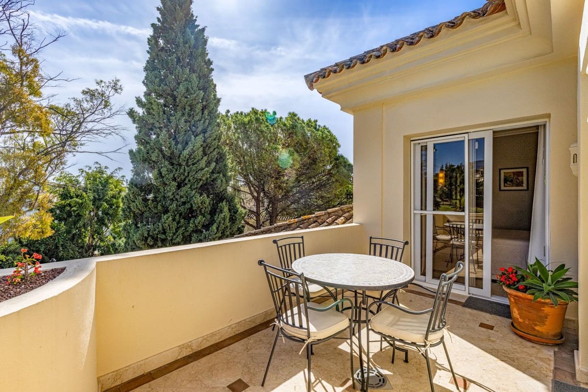 3 chambre Appartement à vendre à Nueva Andalucia avec garage - 1 900 000 € (Ref: 9793778)