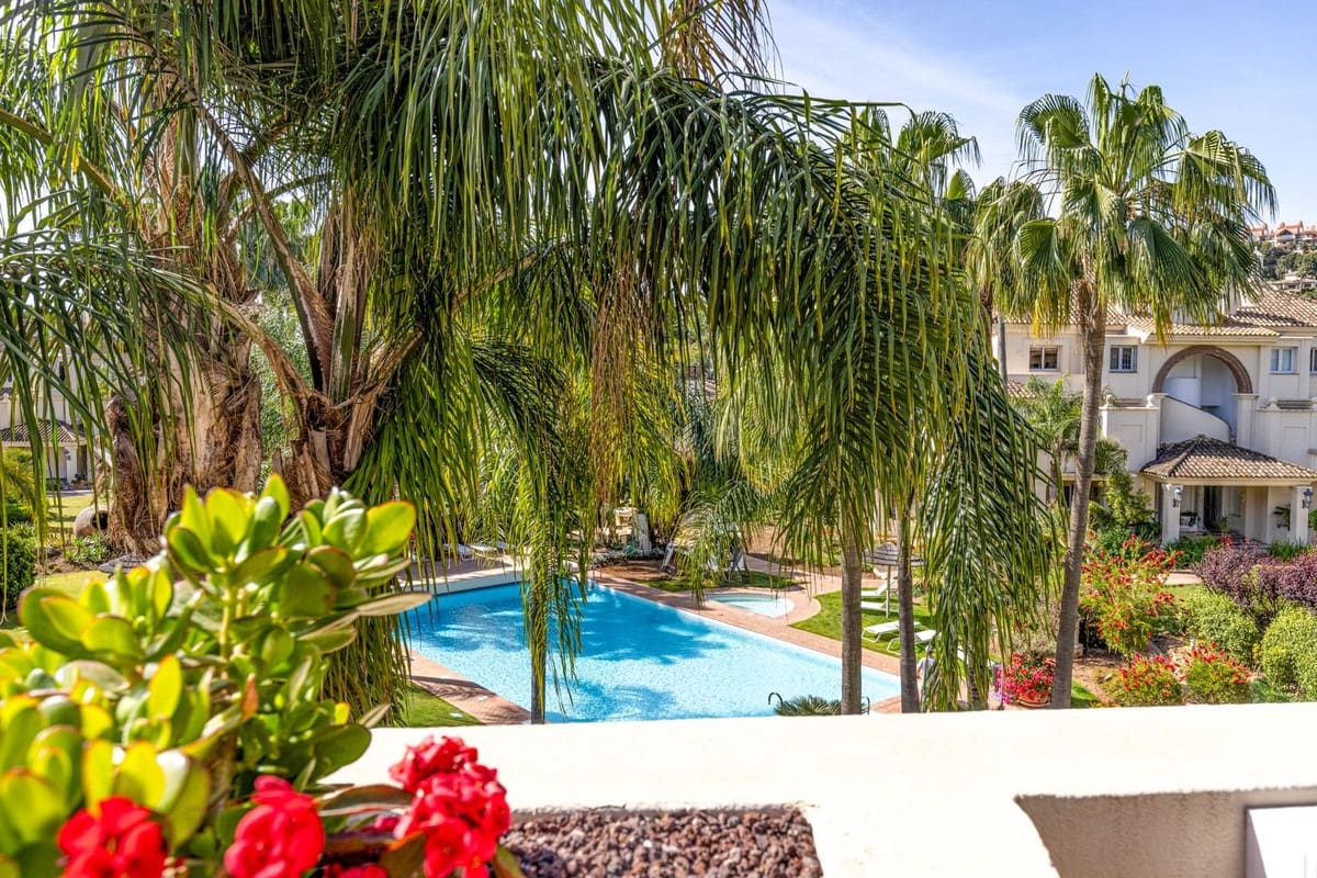 3 chambre Appartement à vendre à Nueva Andalucia avec garage - 1 900 000 € (Ref: 9793778)